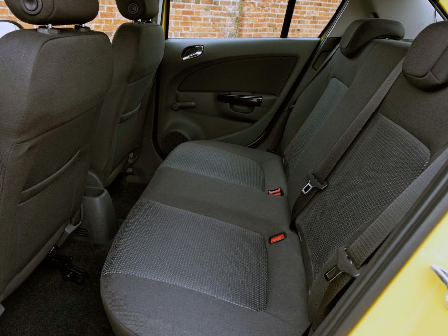  Vauxhall Corsa 5-Door 2010 года  (фото 2 из 19)